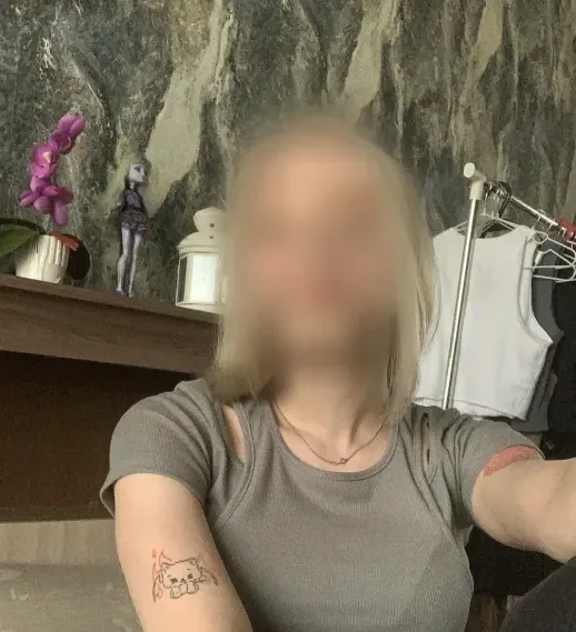Anna, 19
