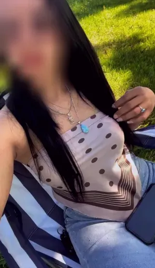 Anneke, 25