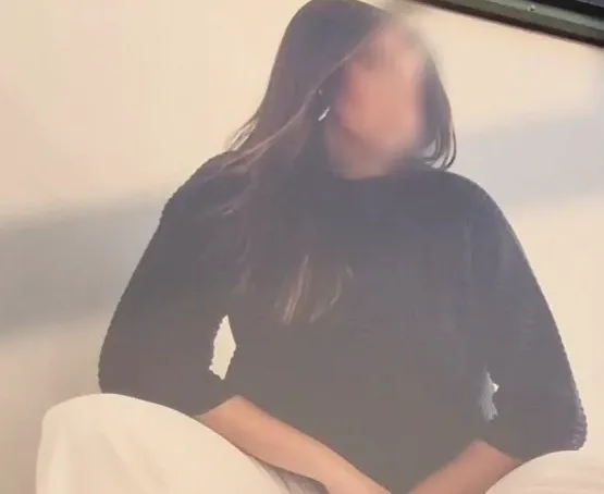Anouk, 37