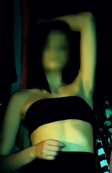 Isabel, 27