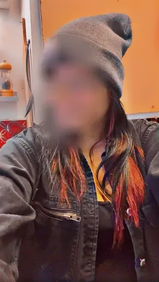 Julie, 32