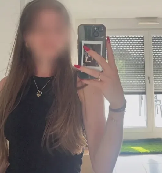 Julie, 27
