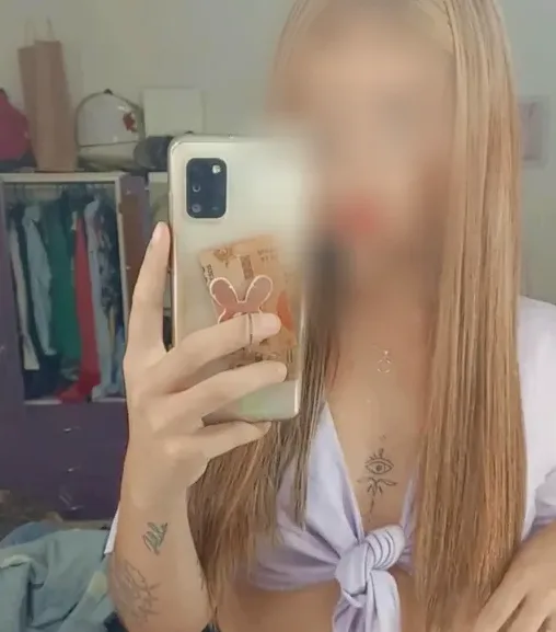Merel, 33