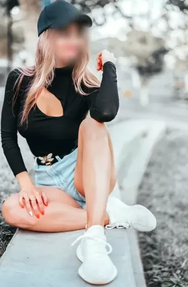 Nathalie, 28