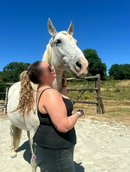 Sandra, 23
