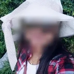 Zoe, 34